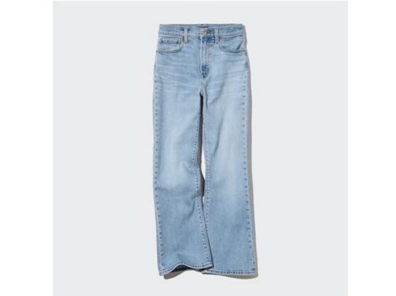 ユニクロ　フレアハイライズジーンズ　3990円（税込）