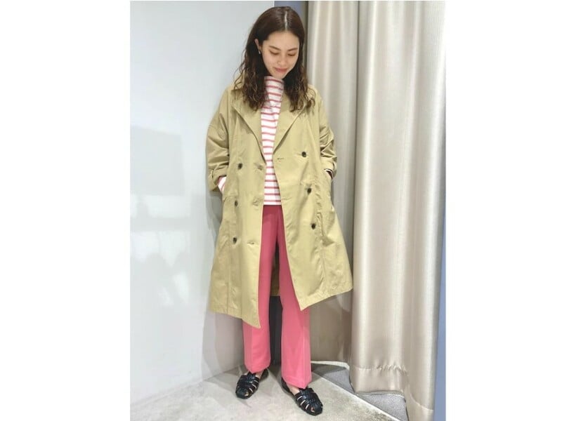 色合いをピンク系でまとめると、定番のボーダーもフェミニンなイメージに　出典：WEAR