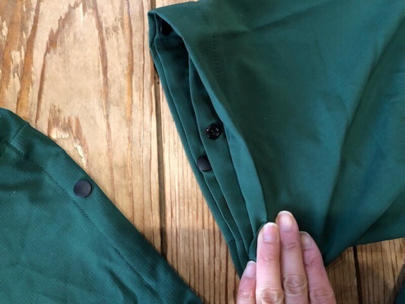 袖はボタンで取り外せる