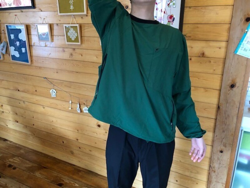 手をあげてもお腹が見えない