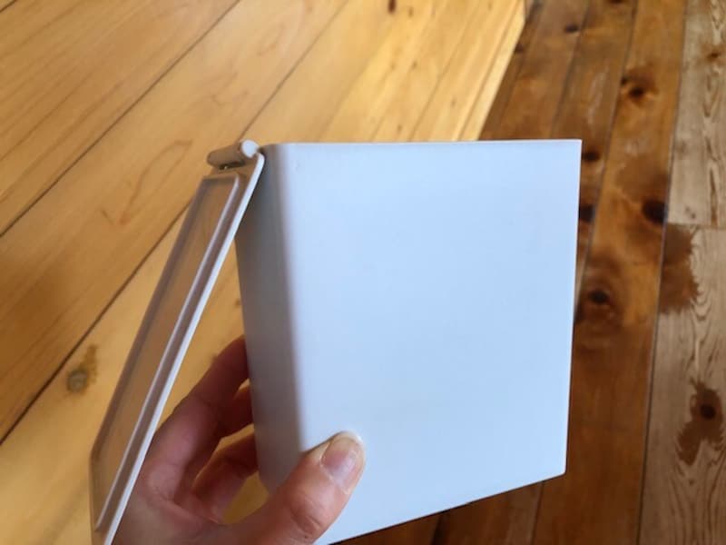 無印良品の「ポリプロピレンごみ箱・角型・ミニ」にダイソーの「mtリメイクシートSOUSOU 菊づくし」を貼る