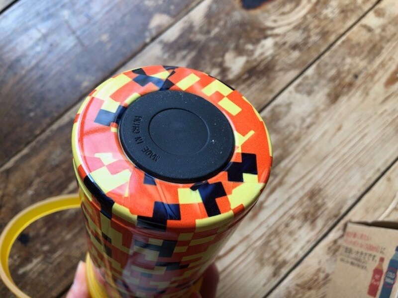 ワークマンの「真空保冷ペットボトルホルダー」の底には滑り止めがある