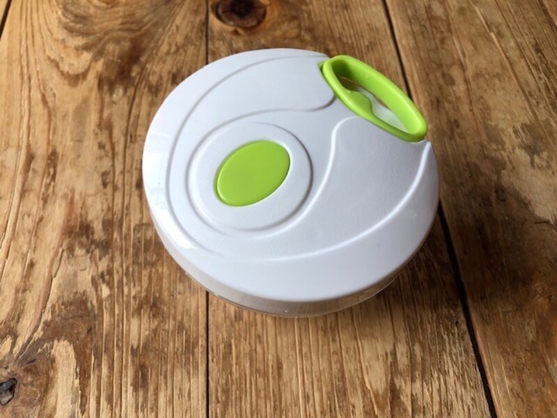 ダイソーの「ハンドル野菜カッター」