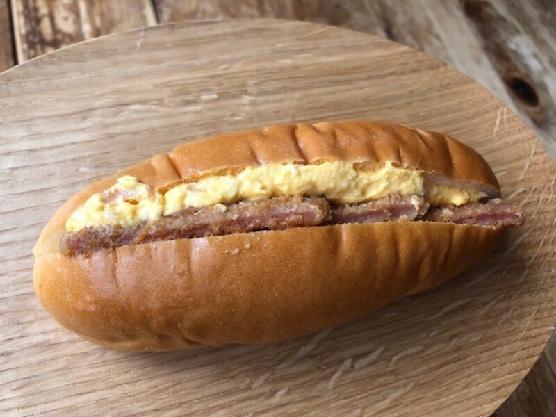 ファミリーマートの「ハムカツたまごドッグ」はたまごサラダが多め