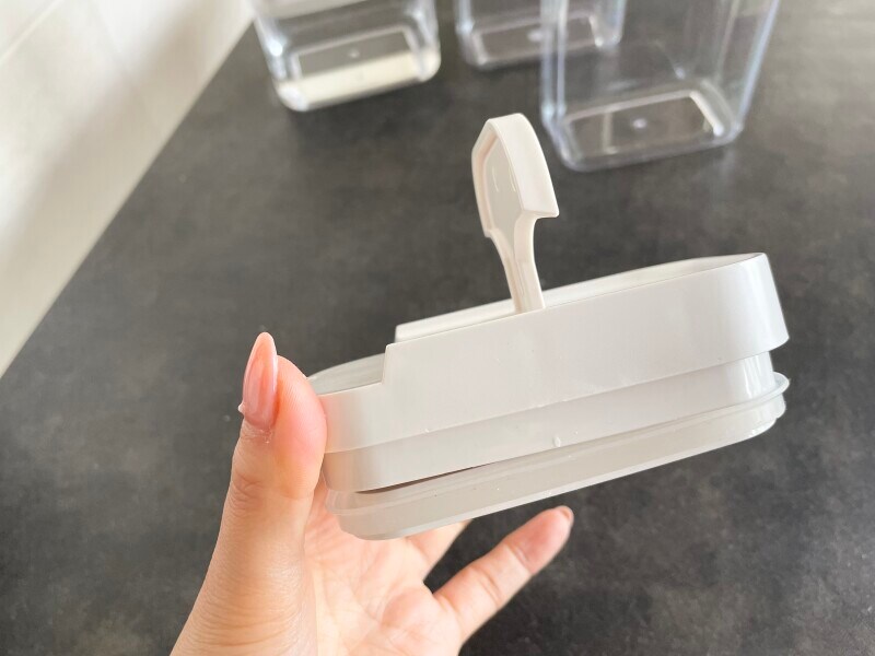 フタの取っ手部分を上げた状態