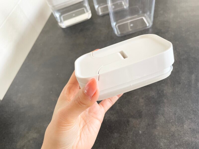 フタの取手部分を下げて閉めた状態