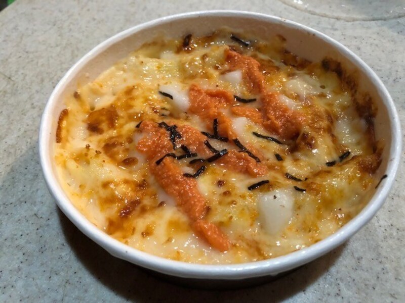 加熱したファミリーマートの「もち明太チーズグラタン」