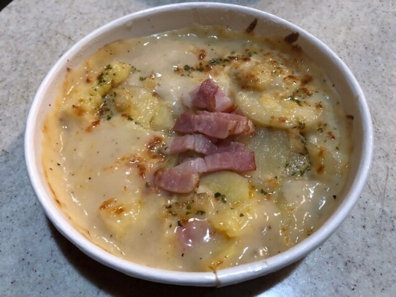 加熱したファミリーマートの「ジャーマンポテトグラタン」