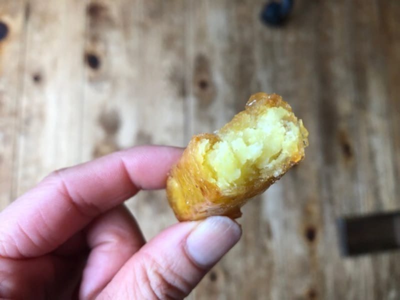 ファミリーマートの「お芋やさんが作ったカリホク大学いも」の中はホクホク