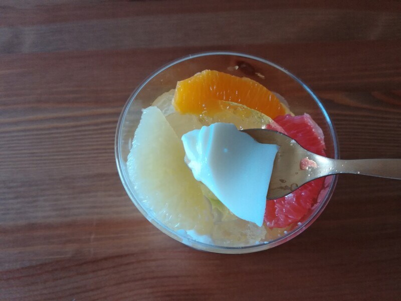 成城石井の「自家製　フレッシュ柑橘とメロンの杏仁豆腐」の味