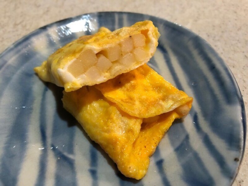 フライドポテトを6本～7本使ってポテト入り卵焼き