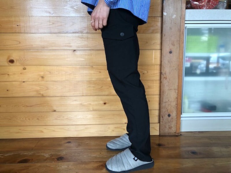 カーゴタイプは太もも辺りにポケットがある