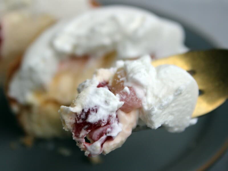 たっぷりクリームとフルーツのタルト