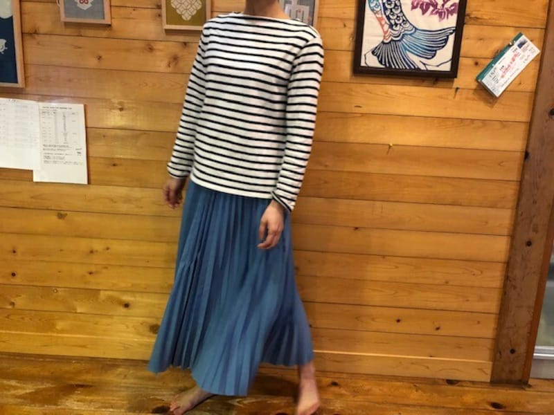 プリーツスカートならではの揺れ感