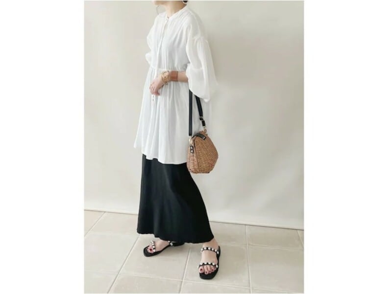 ふんわりしたチュニックはスカートにもパンツにも合わせやすい　出典：WEAR