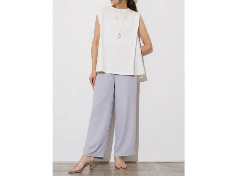 ゆったりしたサイズ感なのにエレガントな雰囲気で着られるのが優秀　出典：WEAR