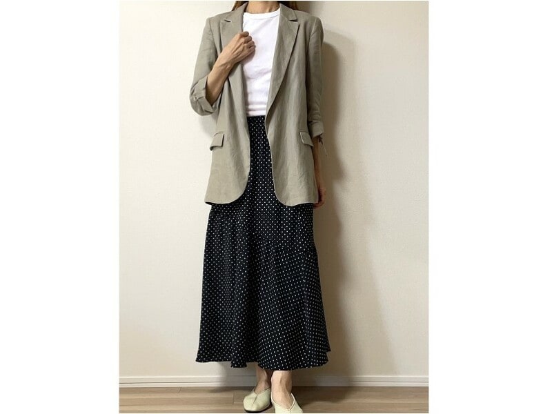 リネンジャケットなど、辛口のアイテムとも相性よし