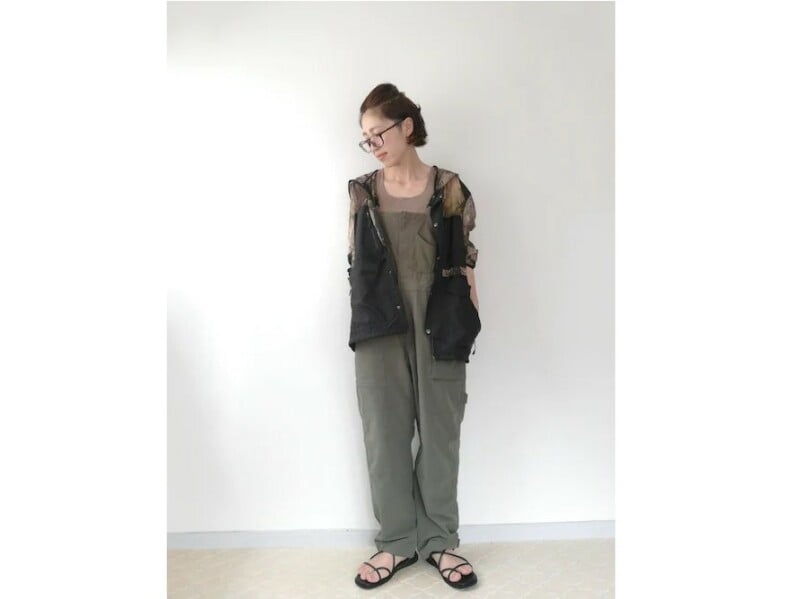 自分で移動させられる「可動ポケット」が便利なサロペット 出典:WEAR