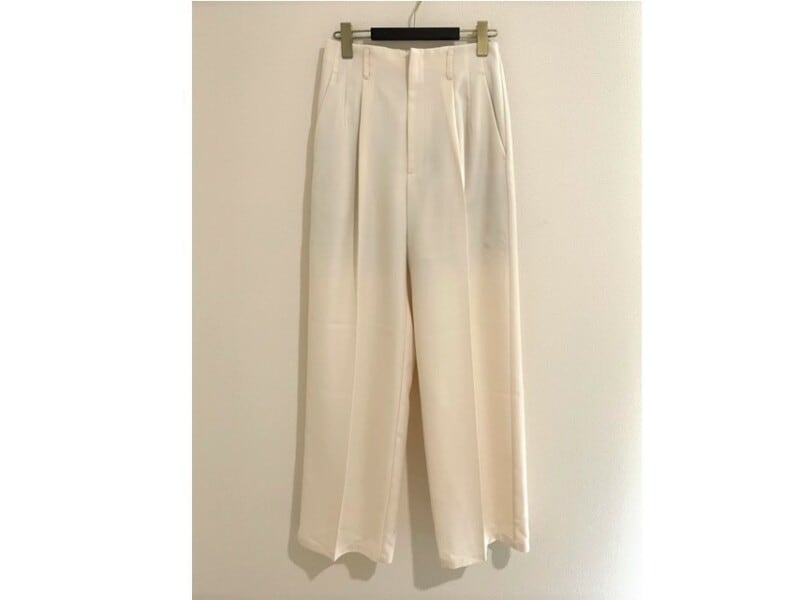GU カラースラックス 1690円（税込）