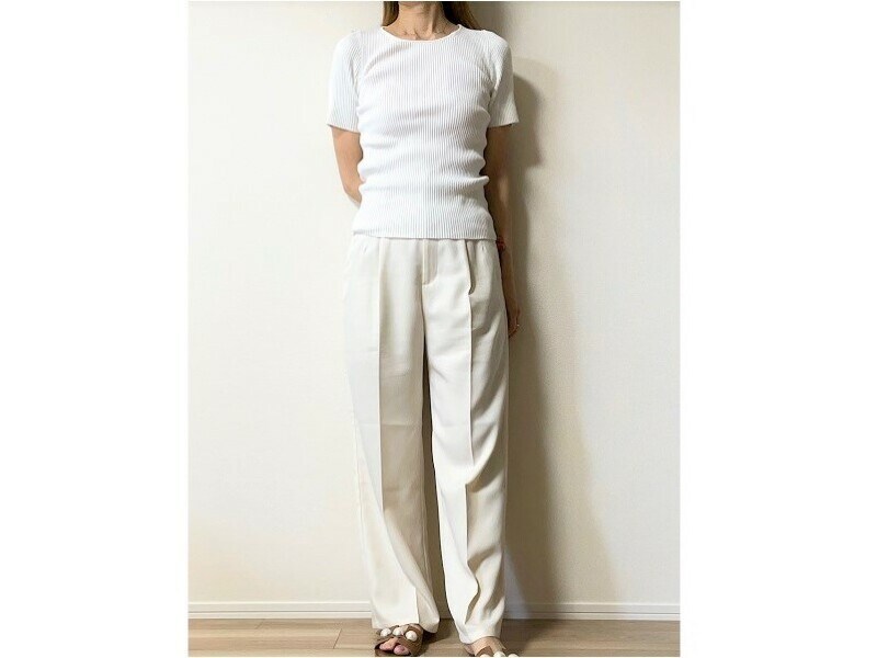 トップスの裾を出して着てももちろんOKです