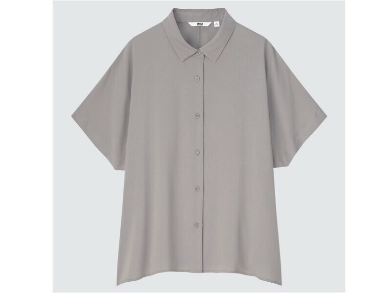 ユニクロ　レーヨンブラウス　1990円（税込）