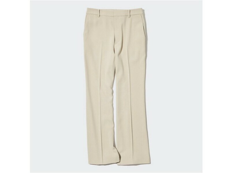 ユニクロ ドレープ フレアパンツ 2990円(税込)