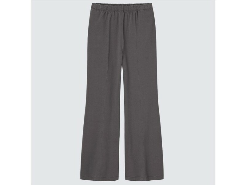 ユニクロ ストレートフレアロングパンツ 2990円(税込)