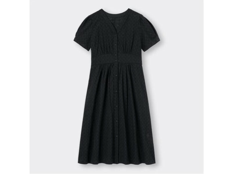 ジーユー レースフロントボタンワンピース 2990円(税込)