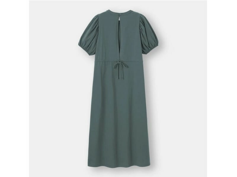 ジーユー バックオープンワンピース 1990円(税込)