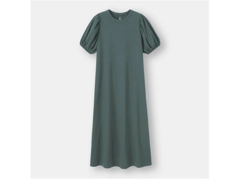 ジーユー バックオープンワンピース 1990円(税込)