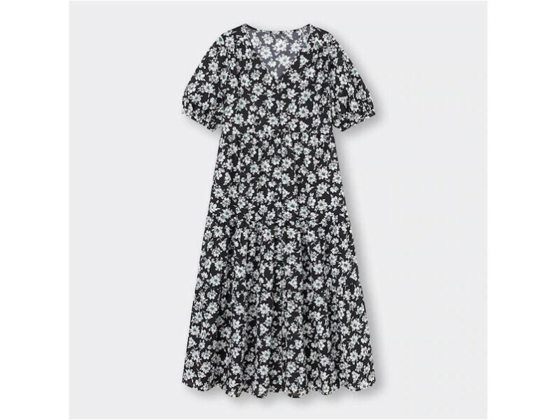 ジーユー フラワーVネックティアードワンピース 2990円(税込)