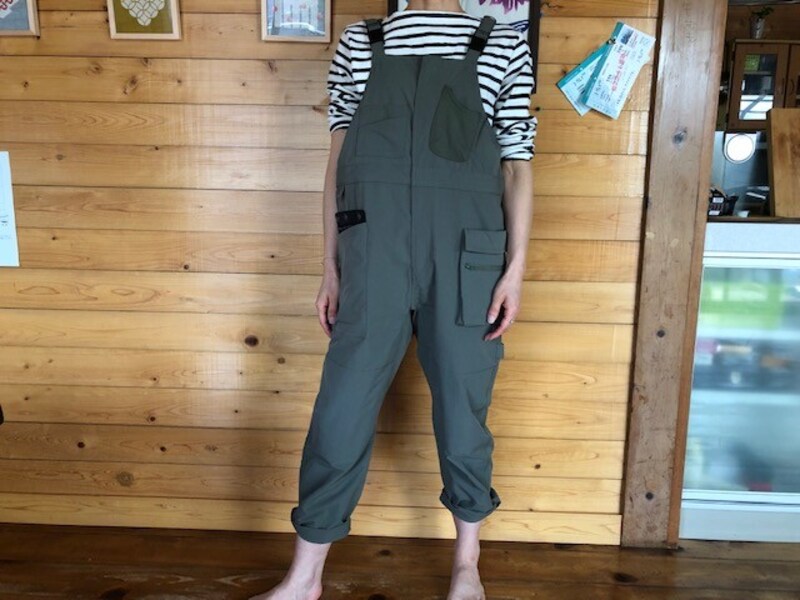 ワークマンの「レディースガーデニングサロペット」とボーダーシャツ