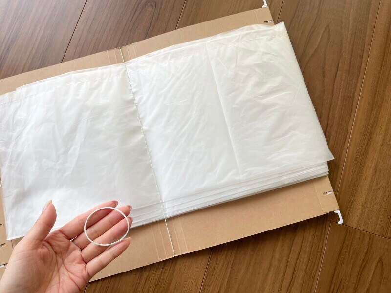 ゴミ袋のずれ防止に輪ゴムをかけるのも良い