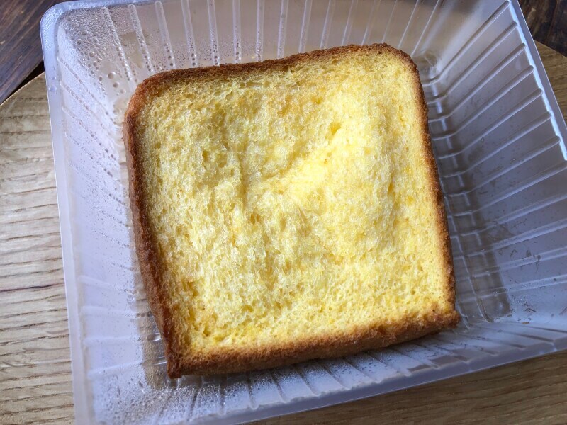 加熱したてのファミマの「しみふわっ フレンチトースト」