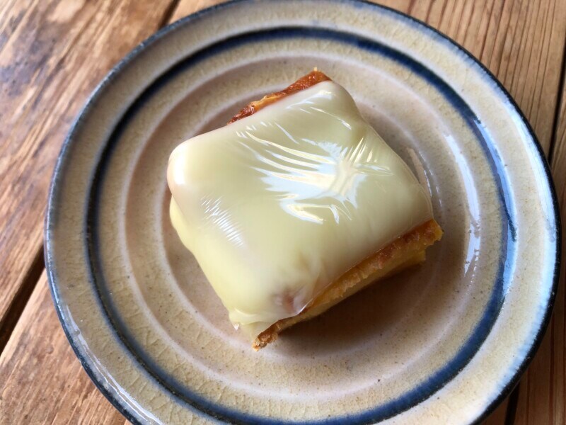 スライスチーズを乗せて焼くだけ、味はチーズケーキ風