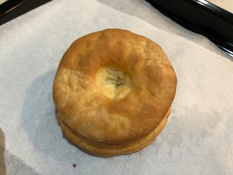 外側はサクサクの「ビスケット」