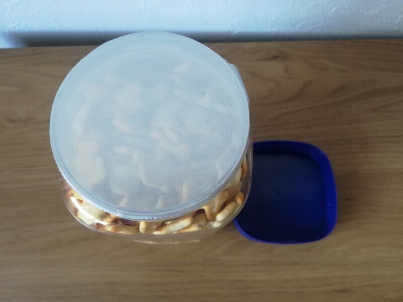 業務スーパーの「プチクラッカー　セサミ」