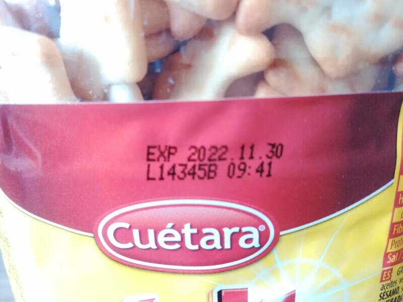 業務スーパーの「プチクラッカー　セサミ」の賞味期限