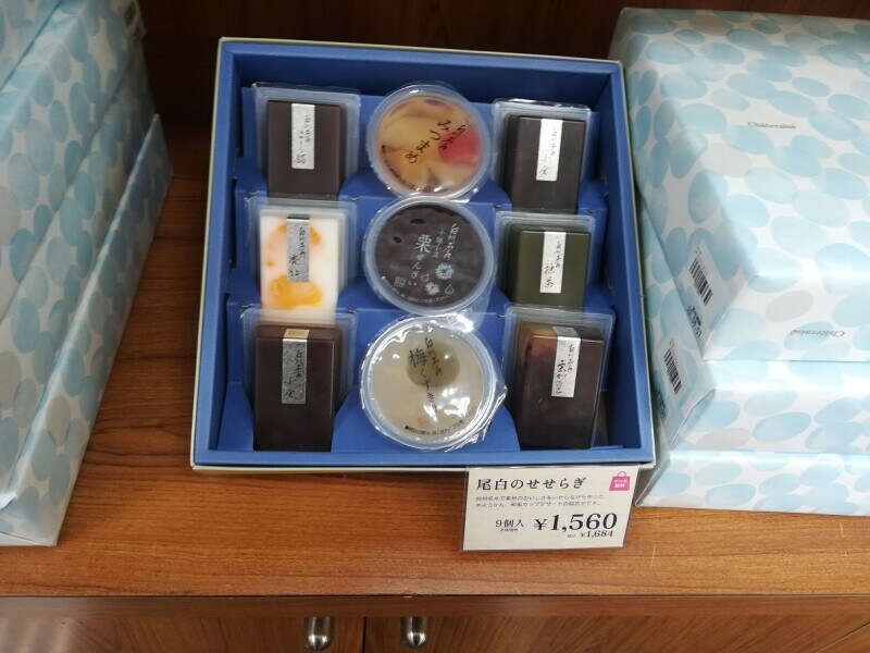 シャトレーゼの「尾白のせせらぎ」