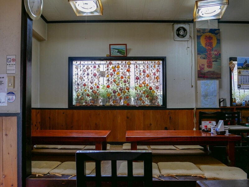 テーブル席、カウンター席、お座敷あり(2022年5月20日撮影)