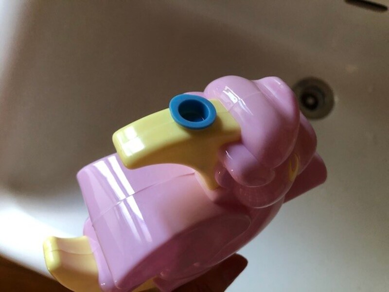 給水口から水を入れる