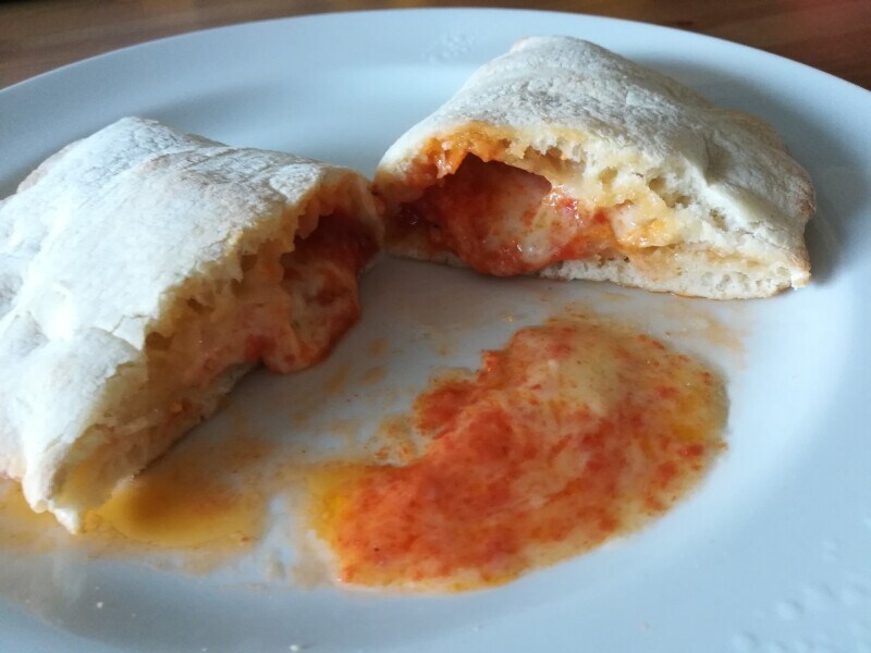 業務スーパーの冷凍「カルツォーネ」味