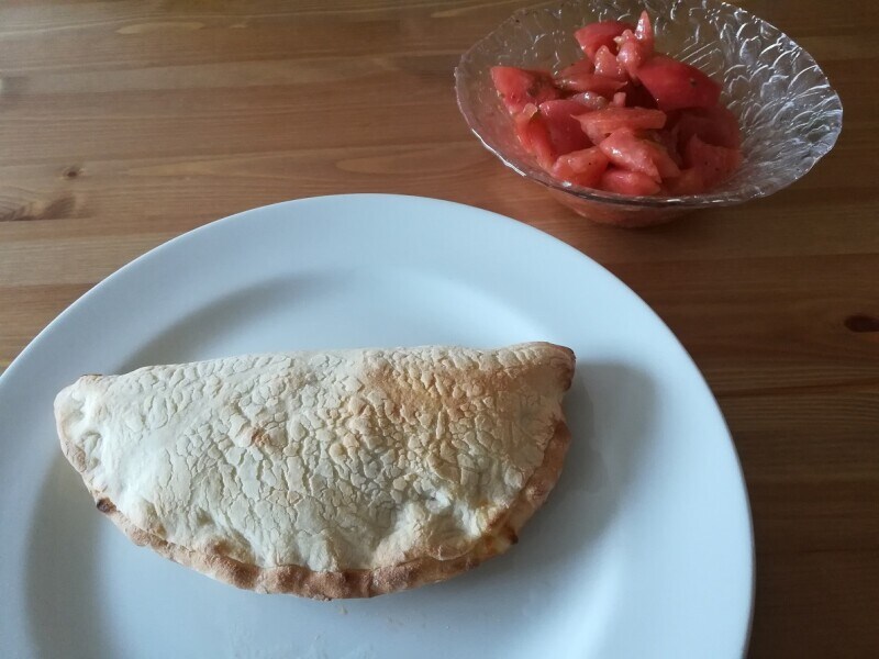 業務スーパーの冷凍「カルツォーネ」