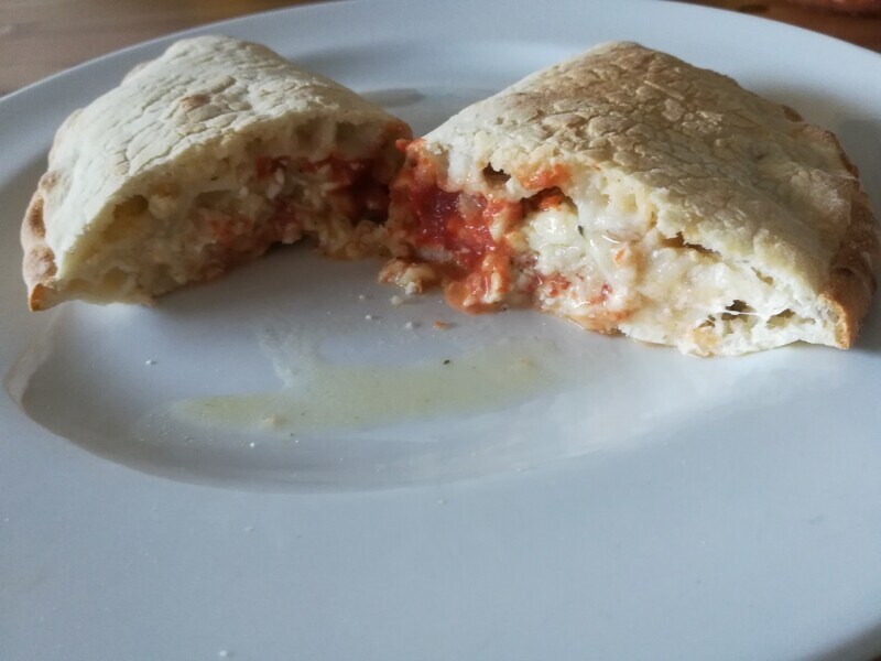 業務スーパーの冷凍「カルツォーネ」味