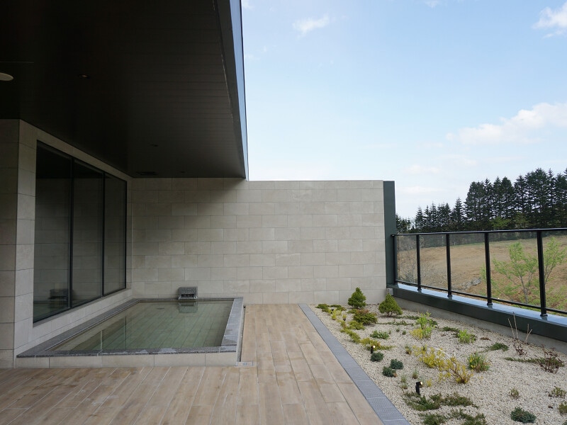 開放感抜群の露天風呂は夜も朝もおすすめ