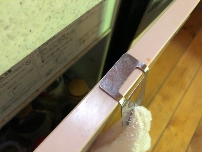 上部を折り曲げて扉につける