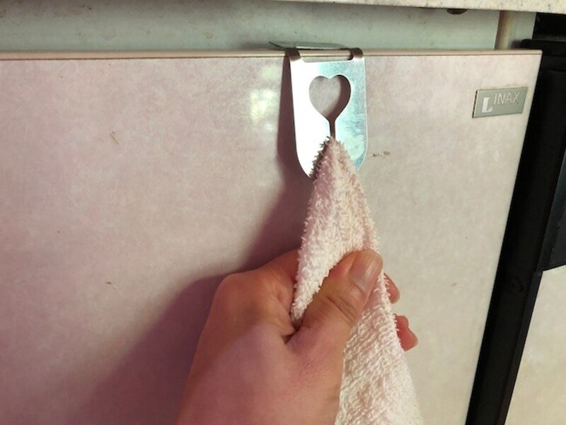 タオルを引っ張ると奥まで入り、さらに取れにくくなる