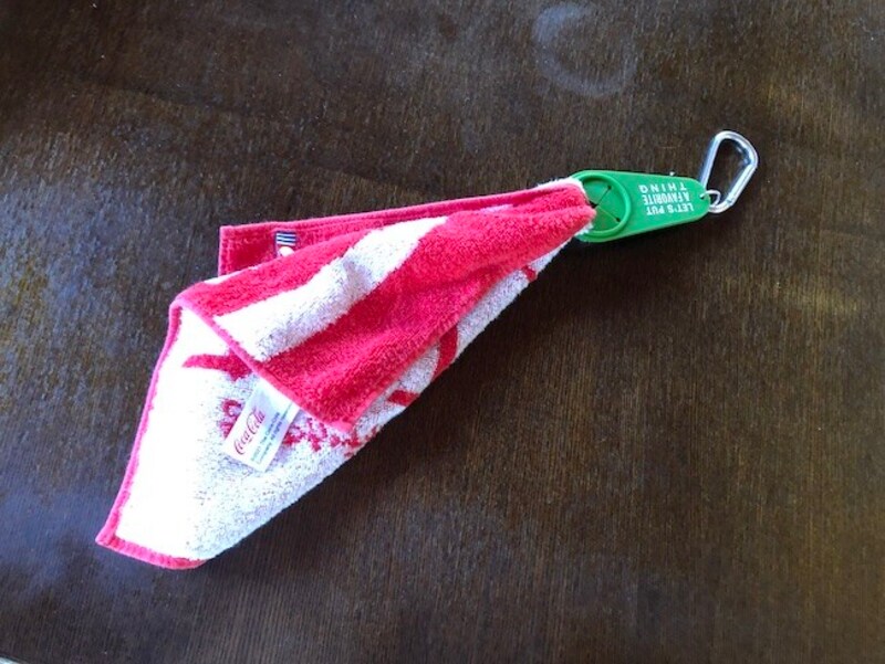 「タオルキーホルダー」にハンドタオルなどを差し込む