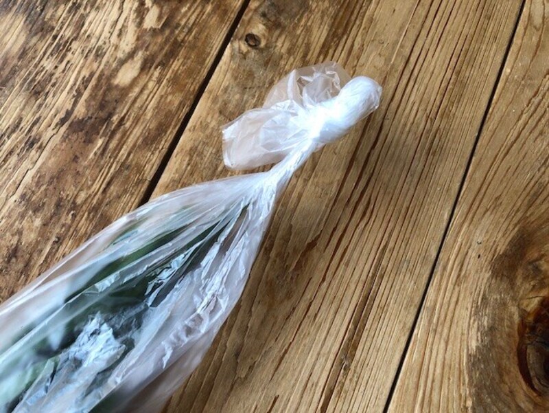 上で結べるので、匂いの心配もなし