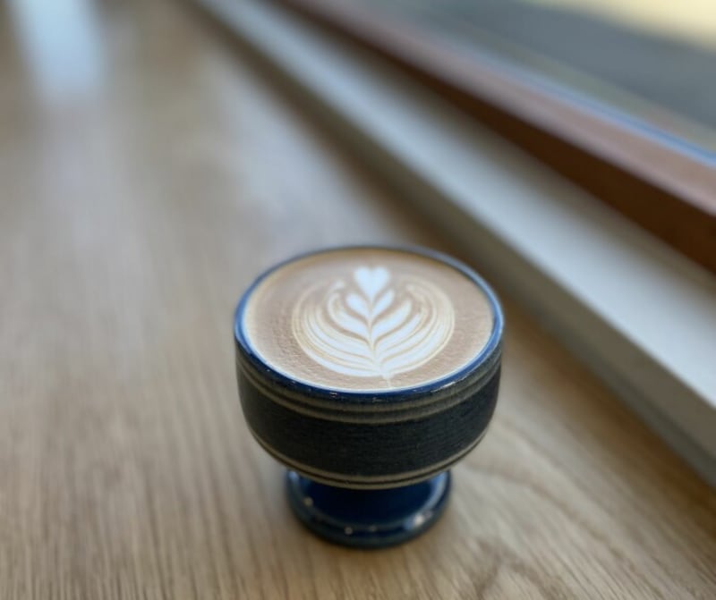 ドリップ珈琲のほか、ラテも人気。